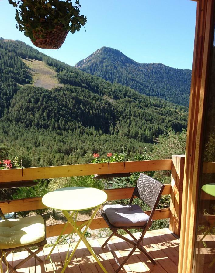 Un Balcon En Montagne Bed & Breakfast Saint-Dalmas Exterior photo